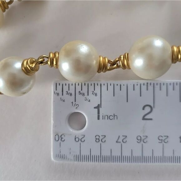 Anne Klein Large Faux Pearl Gold Tone Necklace 17.5” EUC - Picture 4 of 7